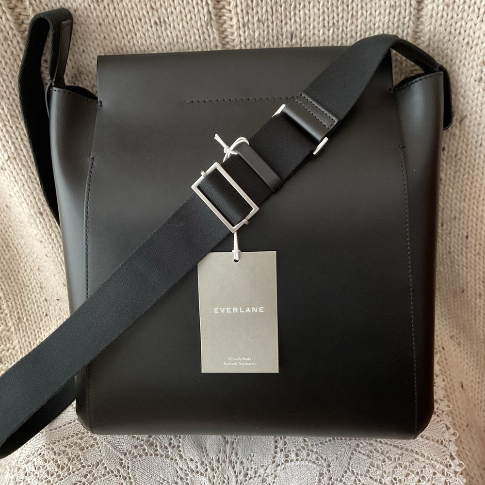 Everlane Form Bag ⭐️ NWT ⭐️ black ⭐️ crossbody ⭐️ dust bag ⭐️ - Picture 2 of 15